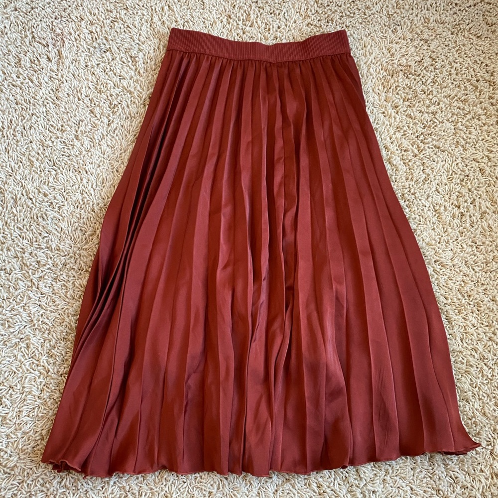 Midi pleated skirt